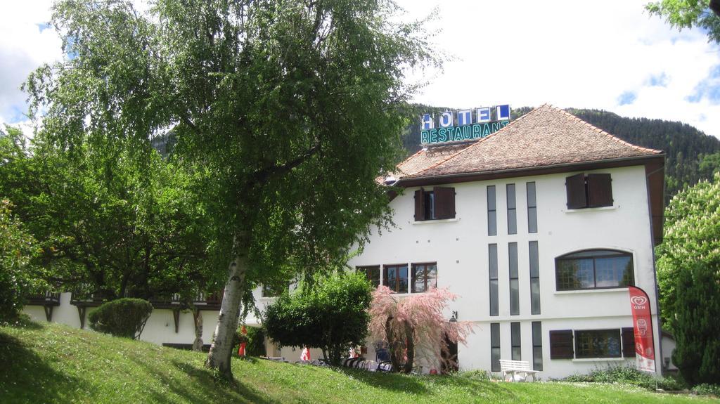 Hotel Restaurant Le Traineau Clelles エクステリア 写真