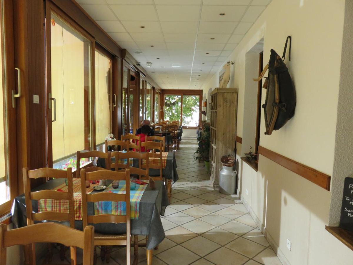 Hotel Restaurant Le Traineau Clelles エクステリア 写真
