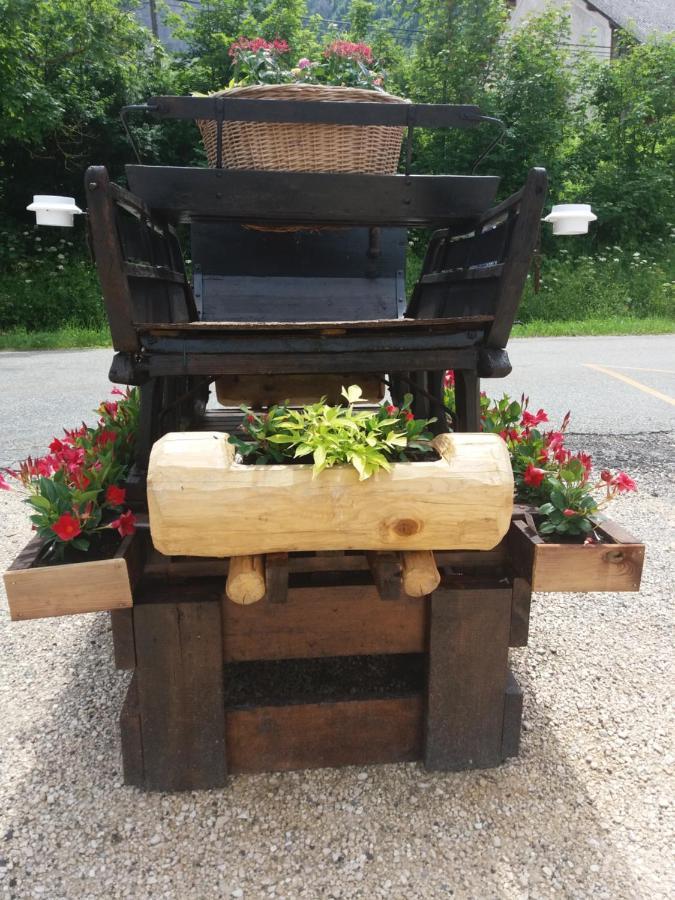 Hotel Restaurant Le Traineau Clelles エクステリア 写真